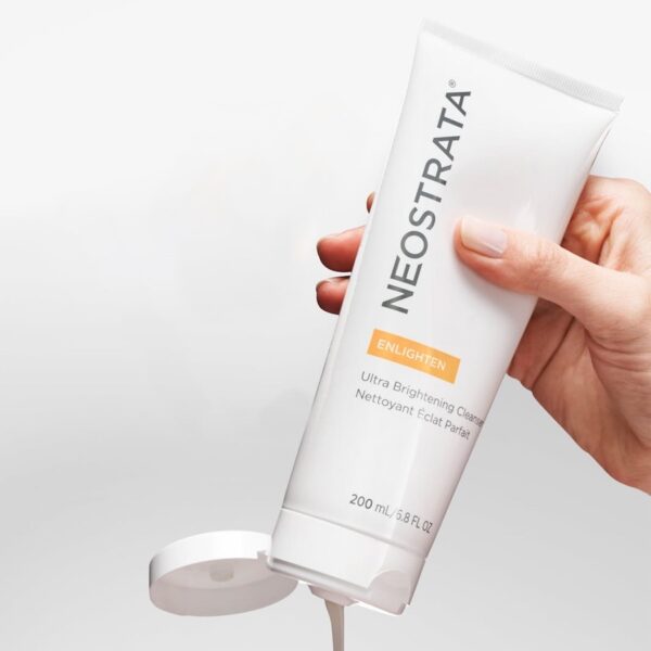 Ultra Brightening Cleanser - Bild 4
